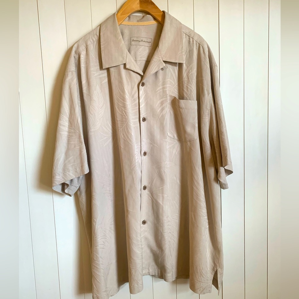Tommy Bahama Button Down